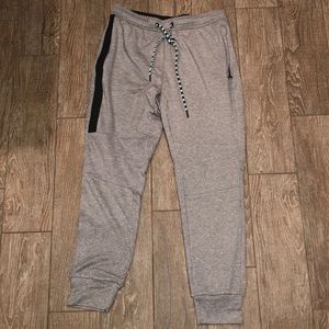 American Eagle Joggers. Size M. Never worn.